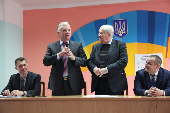 З ректором НУБіП України Станіславом Ніколаєнком на зустрічі з колективом коледжу у 2015 році
